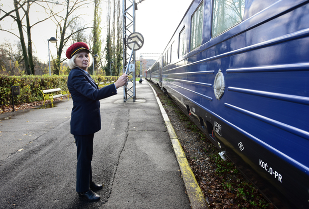 Да је стари жив, да ово види: Репортер „Новости“ са путницима у Титовом Плавом возу, на путу ка Ужицу  